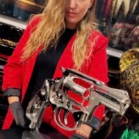 Revolver showpiece